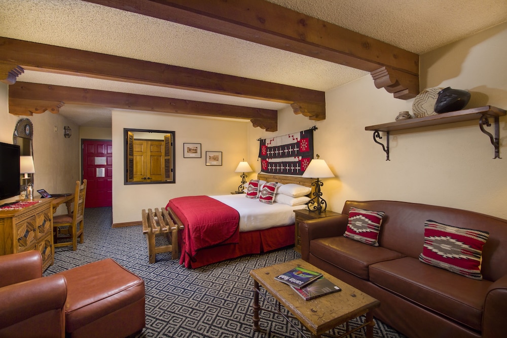 Deluxe Room, 1 King Bed - Photo 4