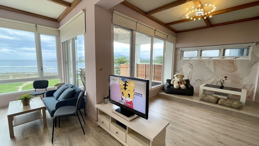 Superior Quadruple Room, 1 Bedroom, Ocean View photo 3