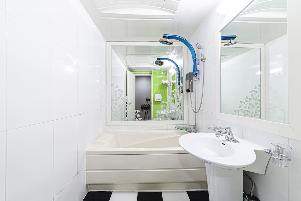 Premium Room - Photo 9