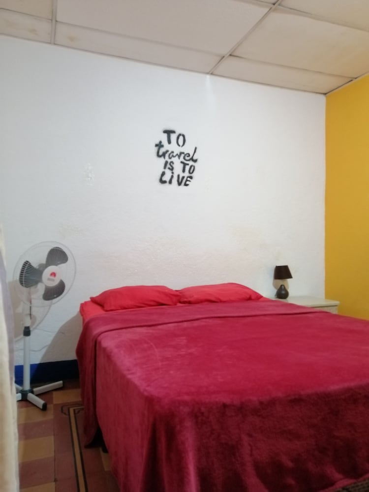 Basic Triple Room, Multiple Beds, Non Smoking, Shared Bathroom photo 2