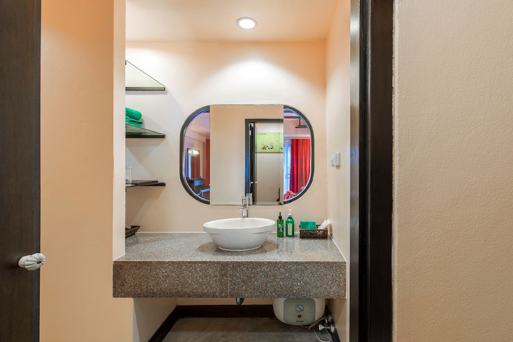 Deluxe Room, Pool Access - Photo 14