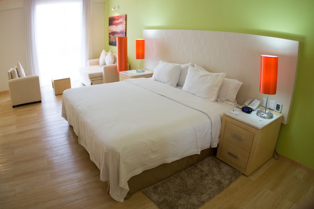 Standard Room, 1 King Bed with Sofa bed photo 1
