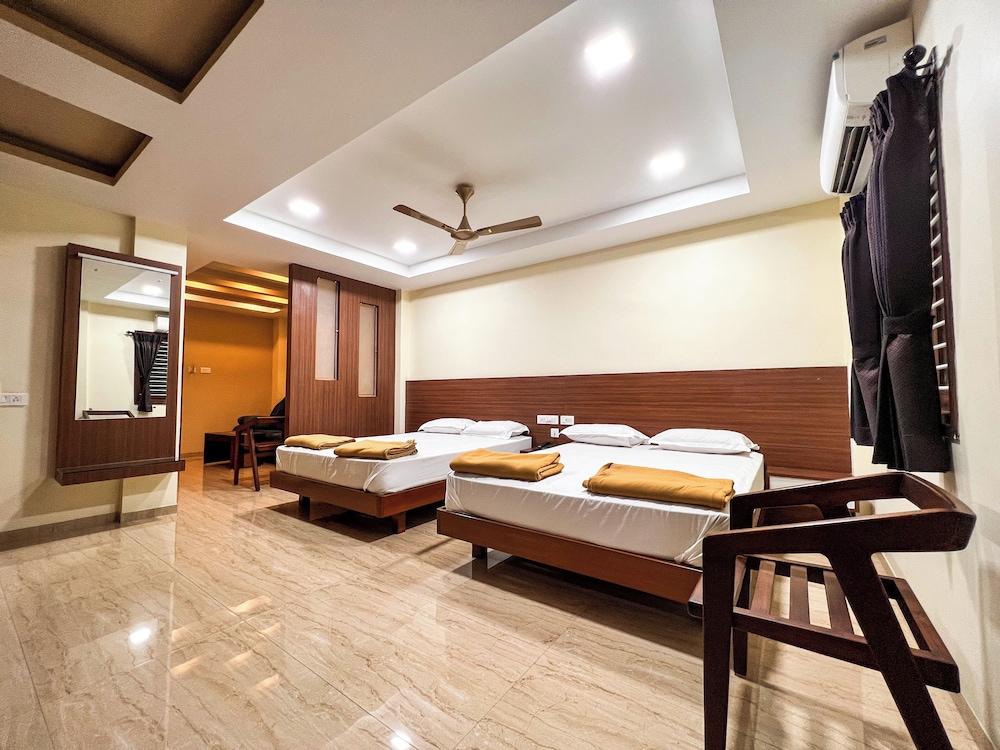 Luxury Quadruple Room, Balcony, City View