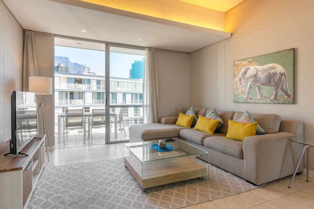Luxury Apartment, 2 Bedrooms, Kitchen, Ocean View
