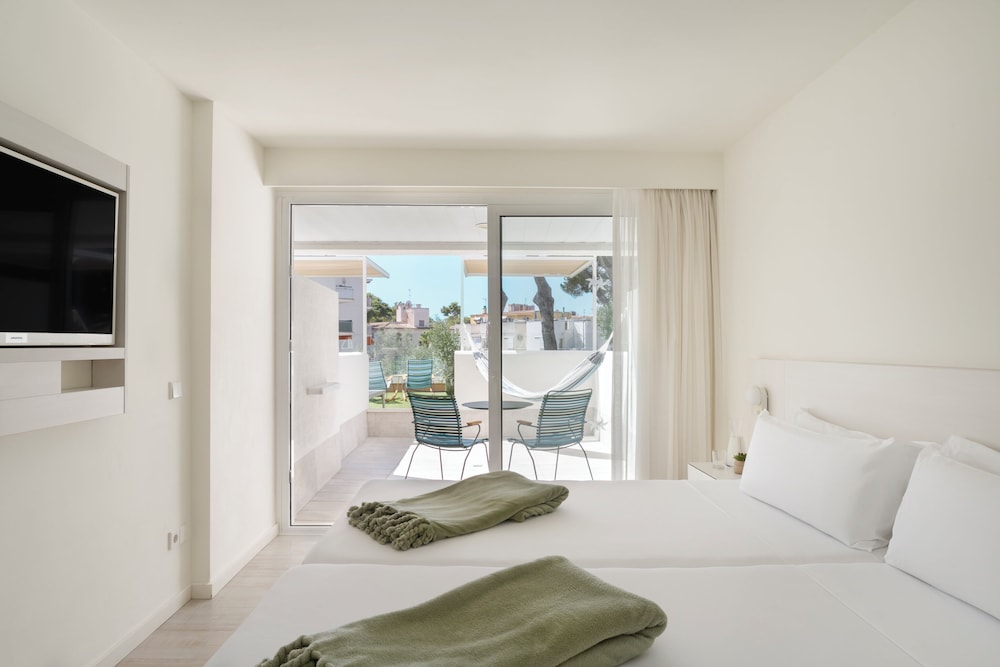 Double Room, Garden View (Sharing Terrace)