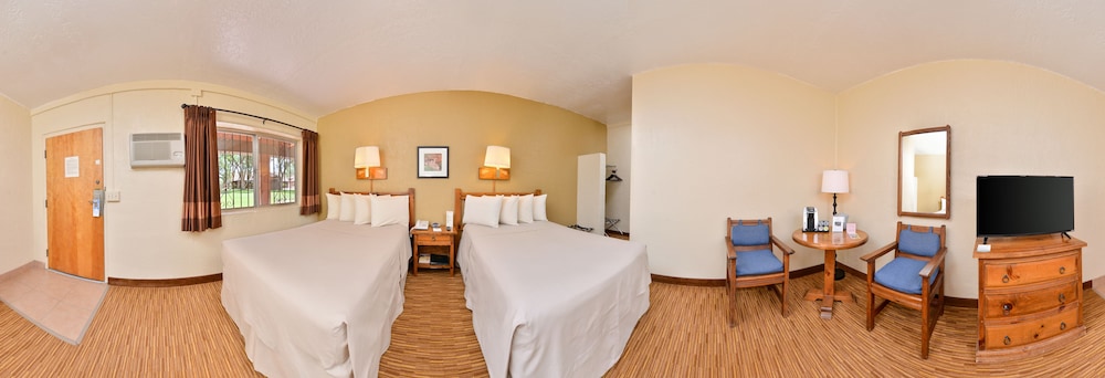 Room, 2 Queen Beds photo 2