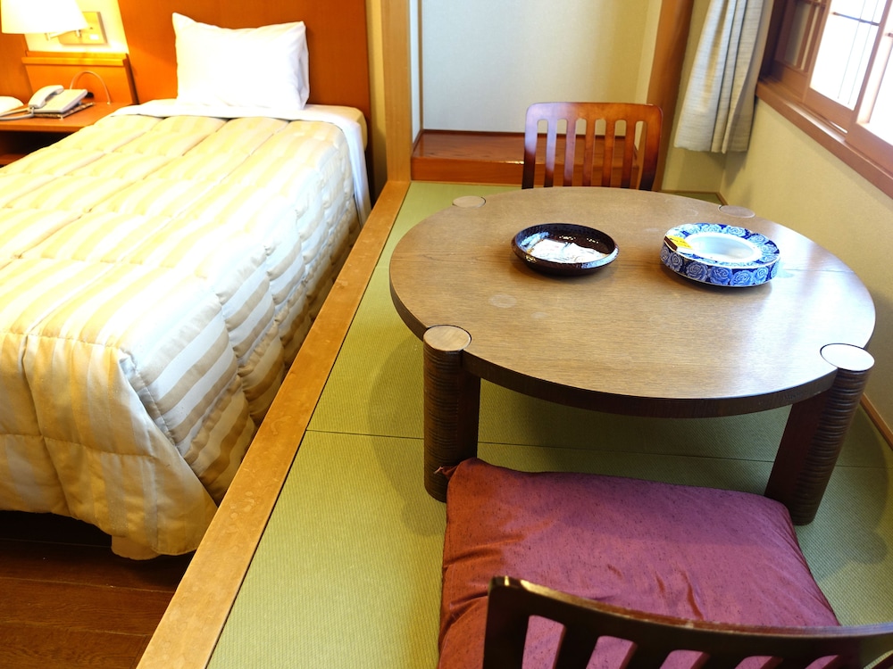 Japanese Western Style Room, Non Smoking (2 Beds + 1 Futon) photo 2