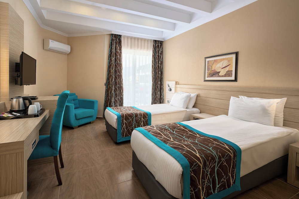 Standard Room with Lateral Sea View photo 3