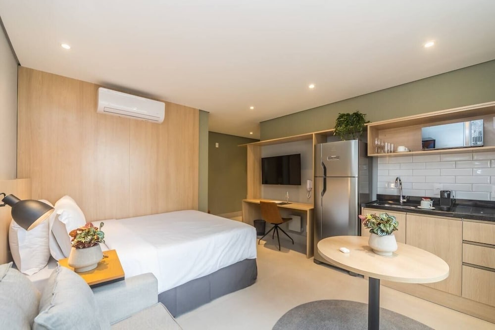 Deluxe Studio Suite - Photo 16