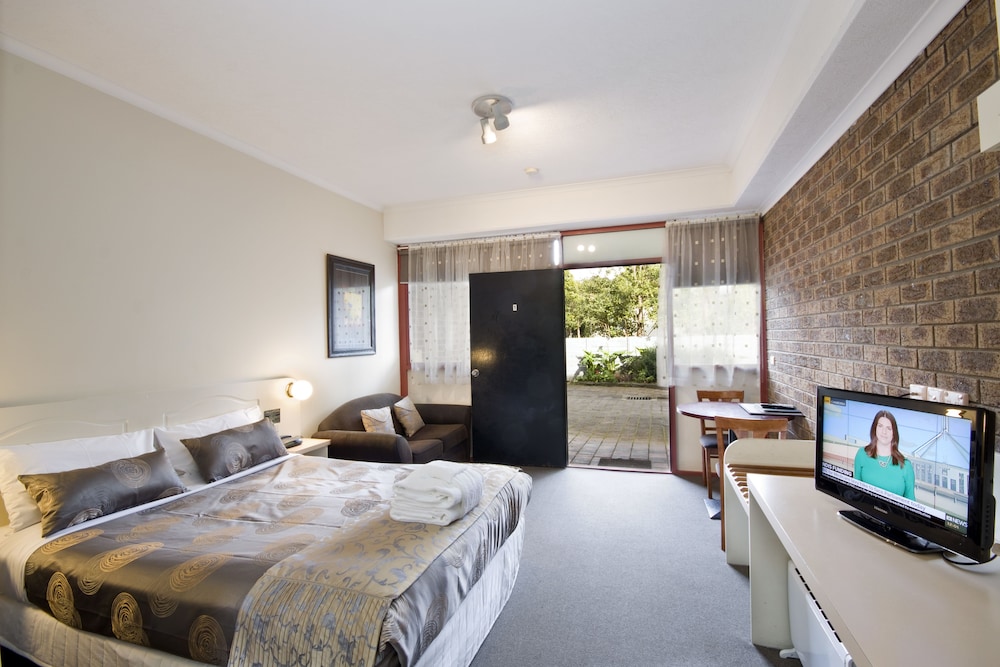 Deluxe Room, 1 Queen Bed, Accessible