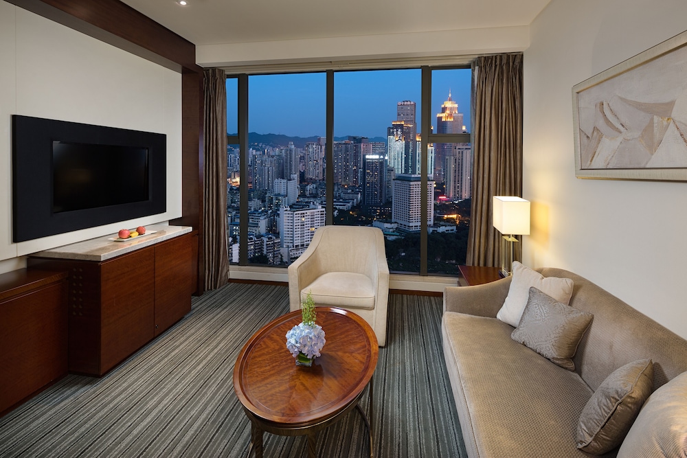 Executive Suite - Photo 2