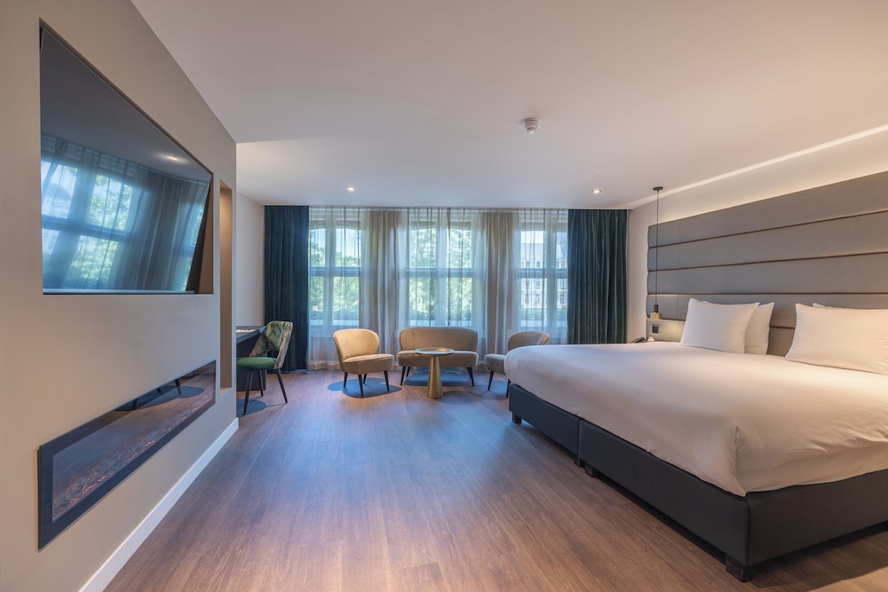 Junior Suite, 1 King Bed photo 1