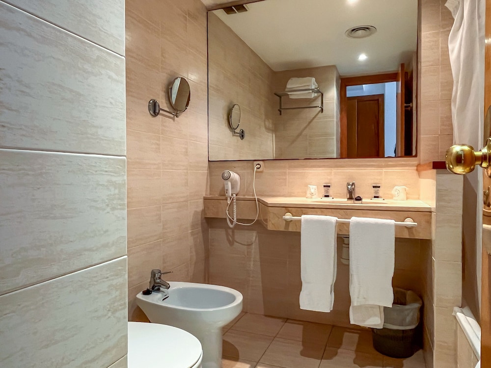 Standard Double Room, Balcony - Photo 23