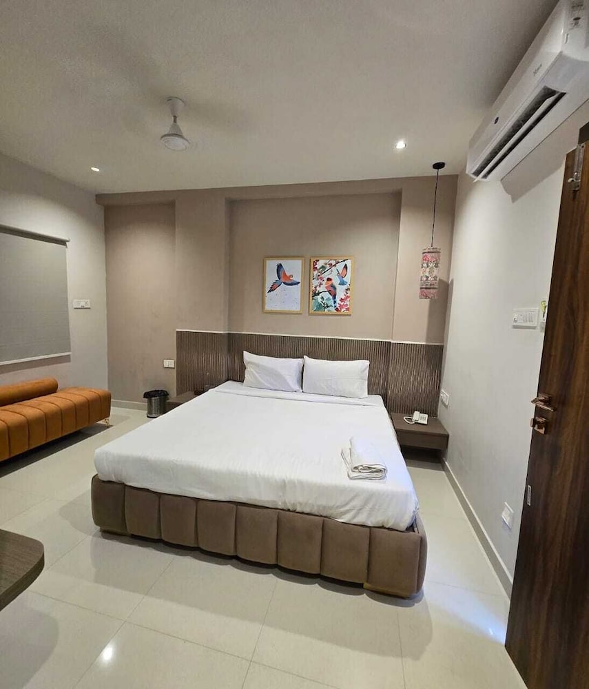 Deluxe Double Room, City View photo 2