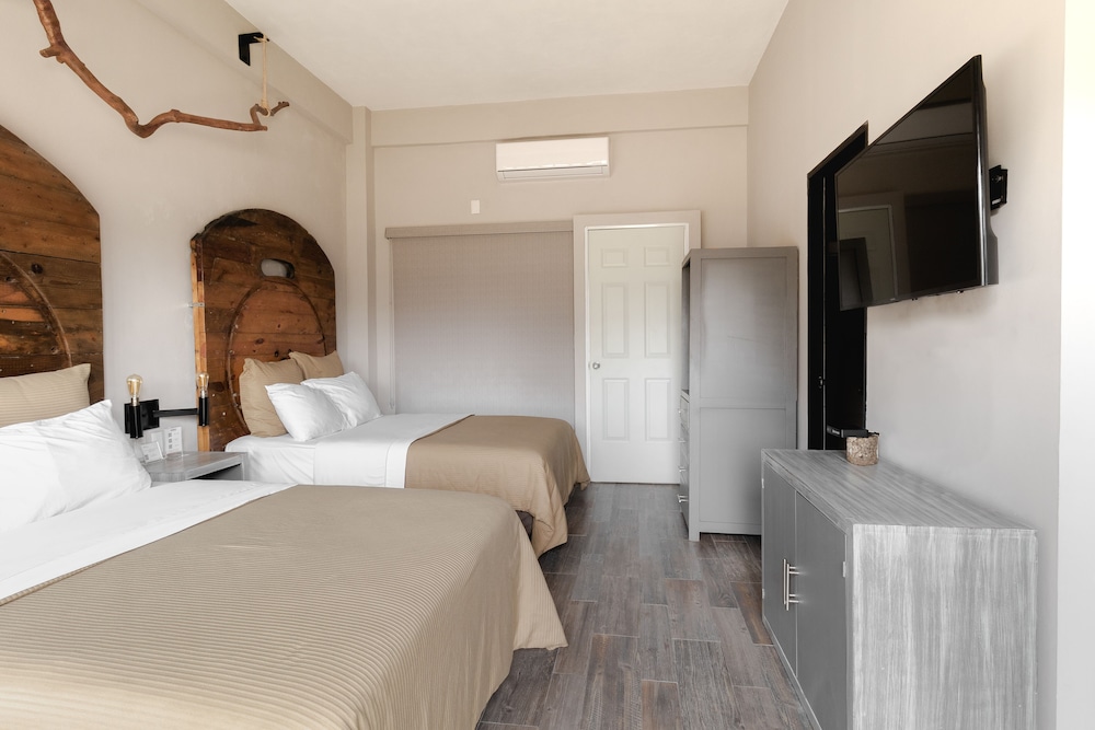 Junior Suite, 2 Double Beds - Photo 22