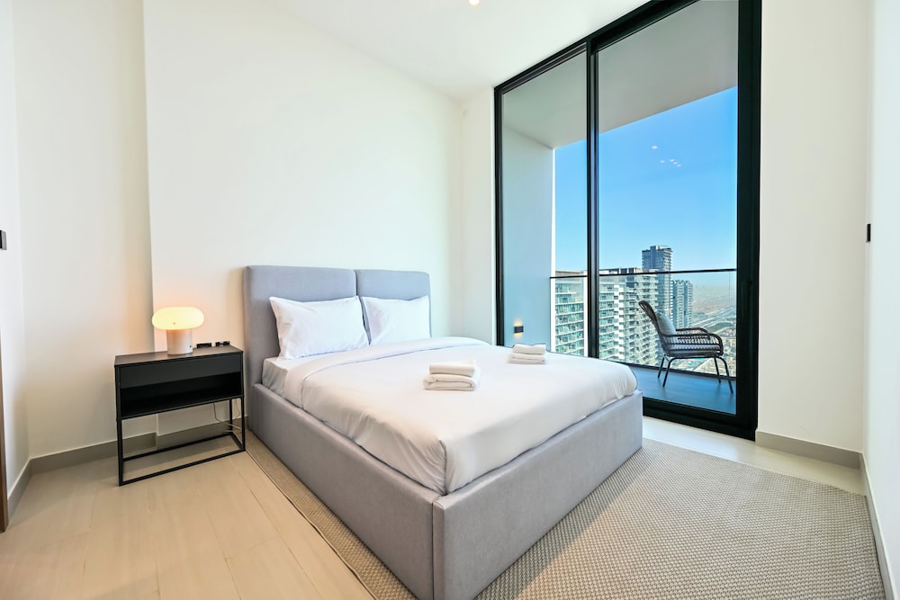 Luxury Apartment, Balcony, City View