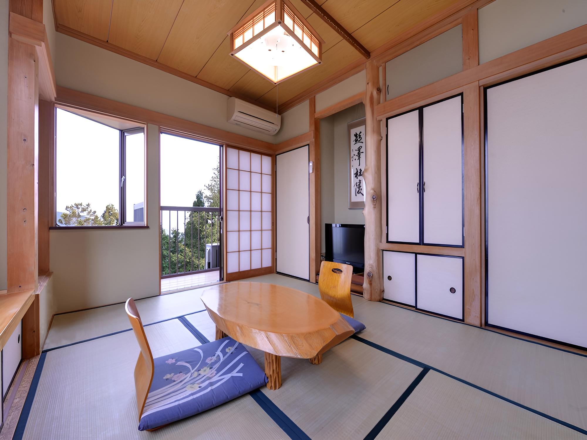 Japanese Western Room, Shared Bathroom, City View photo 1