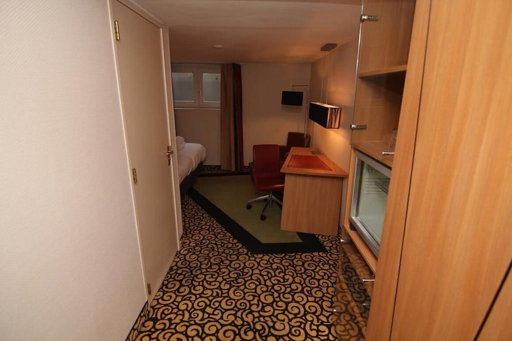 Basic Twin Room, 2 Twin Beds (souterain) photo 1