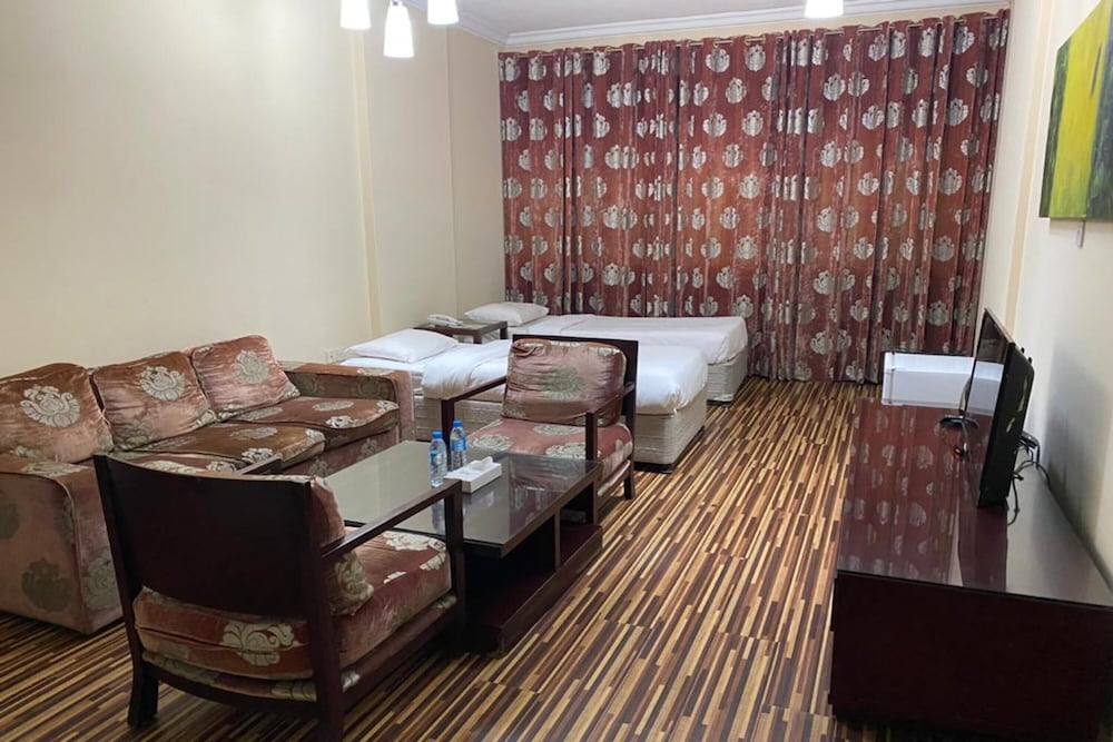 Family Suite With Living Room With Free Parking