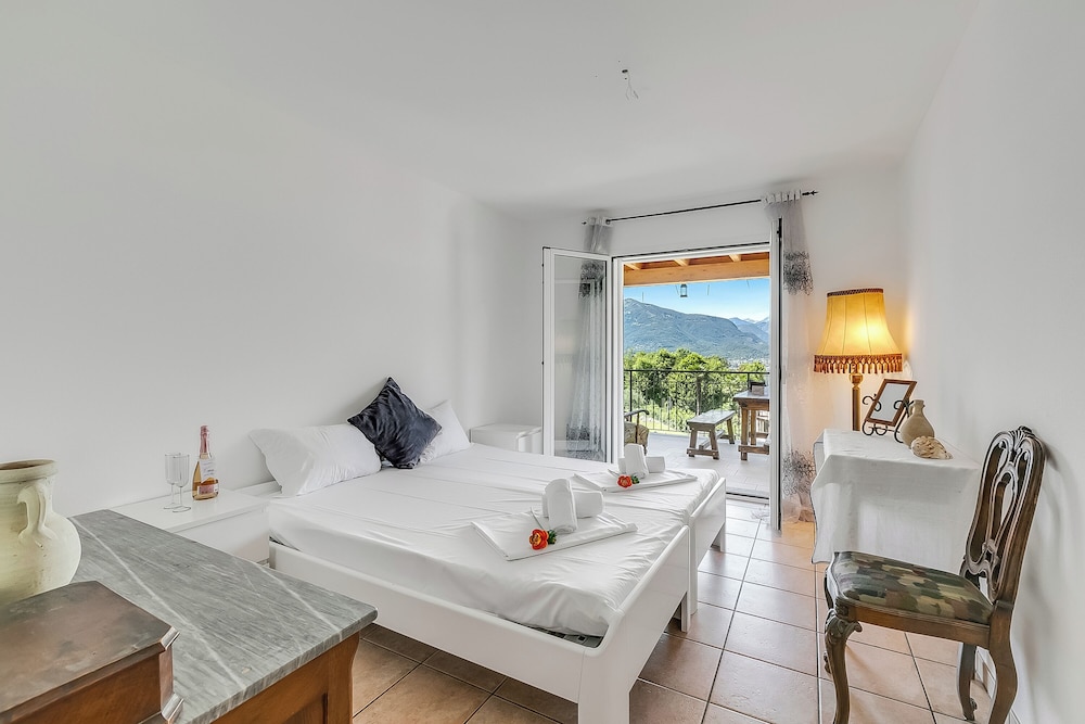 Family Apartment, Multiple Bedrooms, Mountainside (Gambarogno Vista Bella 1) photo 1