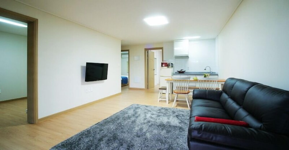 Family Room (A - Woojinjaebi) photo 2