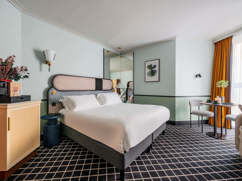 Deluxe Room, 1 Double Bed with Sofa bed, Accessible