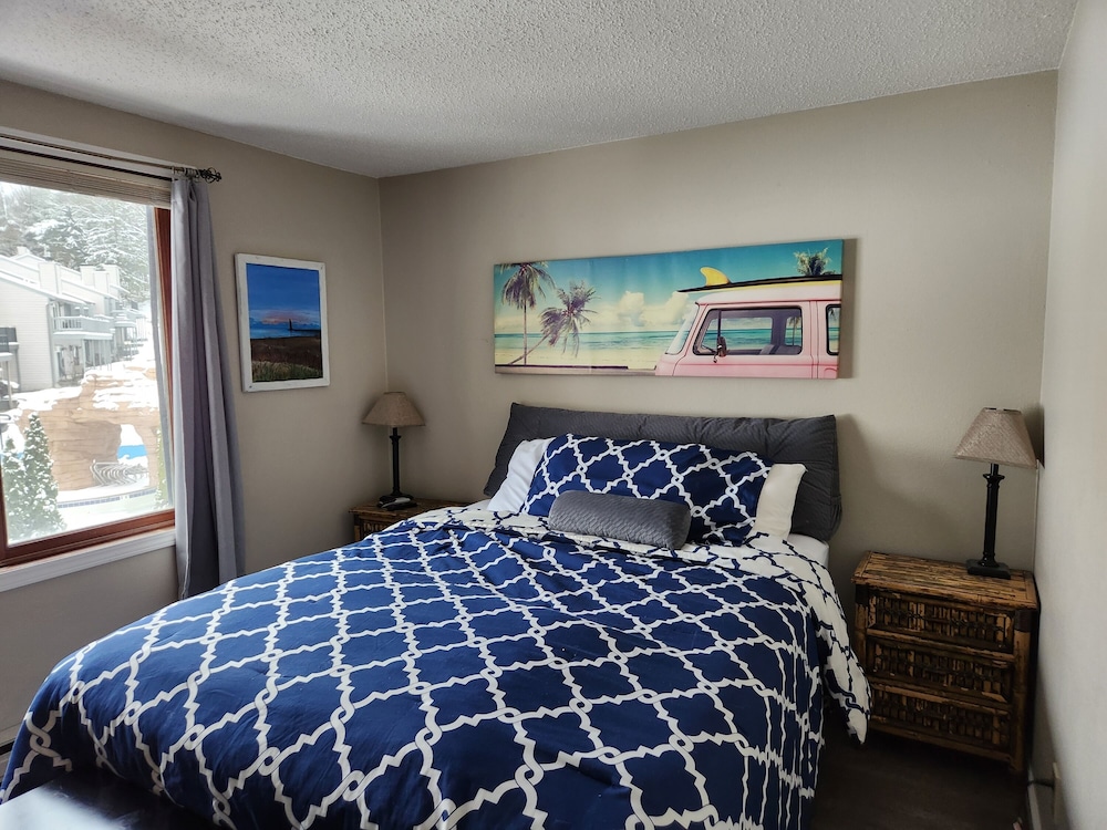 Premium Townhome, 2 Bedrooms, Lake View, Poolside