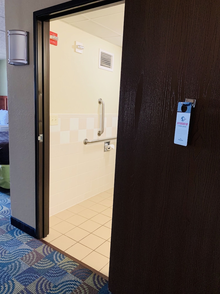 Room, 1 King Bed, Accessible, Non Smoking (Mobility) - Photo 3