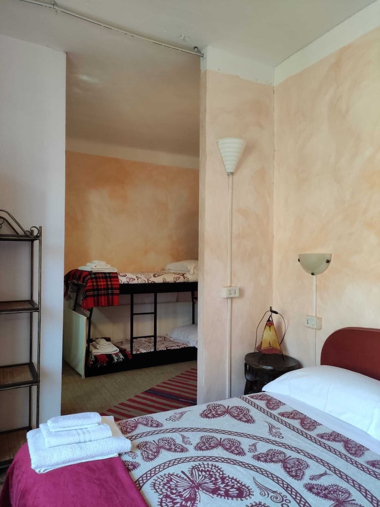Basic Quadruple Room, Multiple Beds photo 2