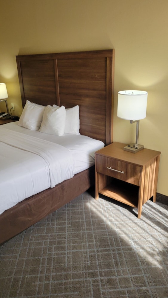 Suite, Multiple Beds, Non Smoking - Photo 17