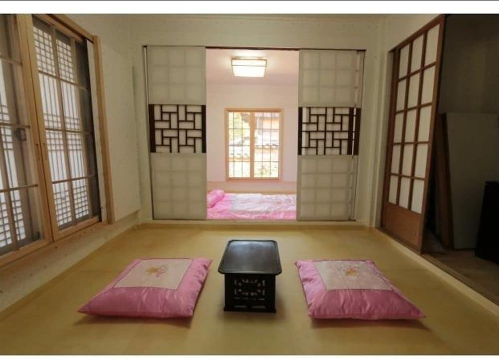 Traditional House, 3 Bedrooms, Lake View photo 1