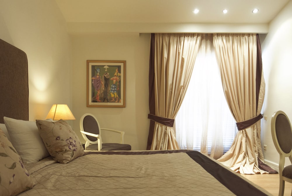 Deluxe Suite - Photo 1
