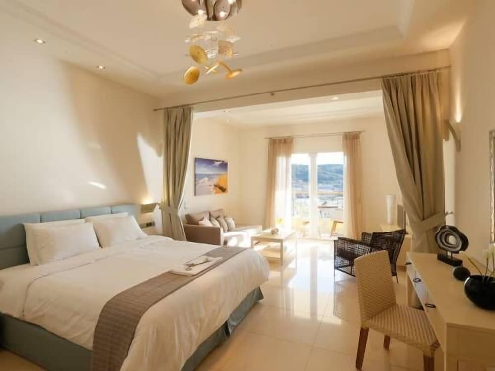 Suite, Sea View