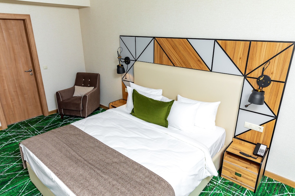 Family Suite, 1 King Bed, Non Smoking photo 2