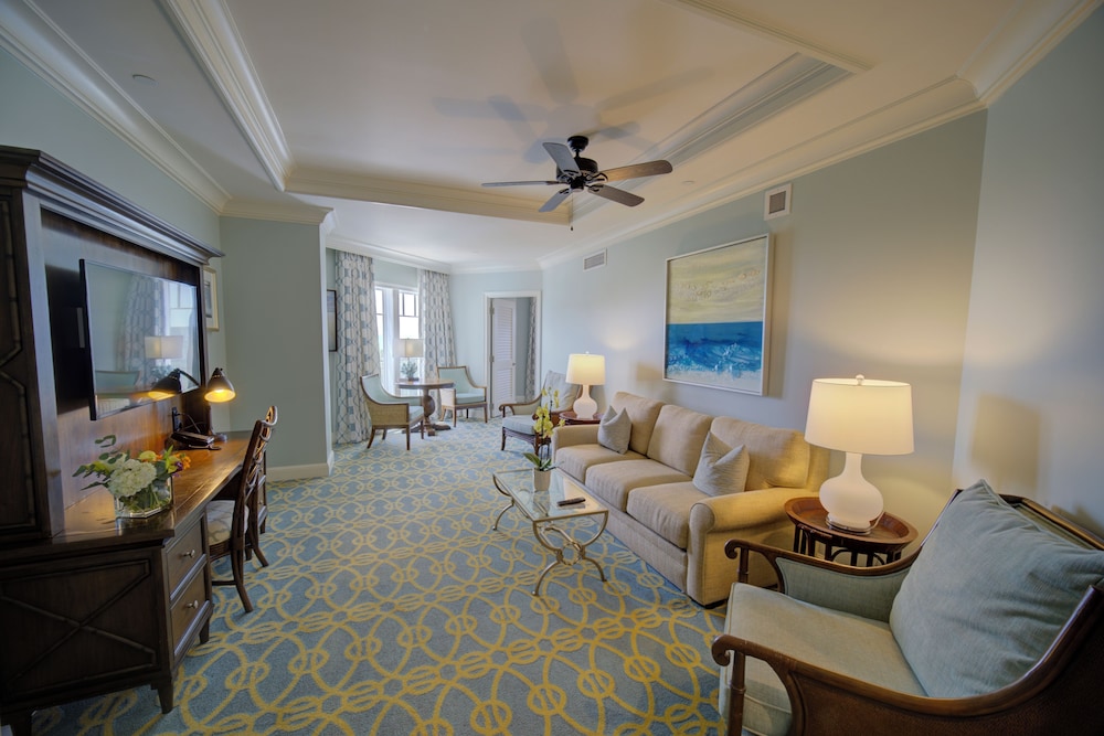 Suite, 1 Bedroom, Pool View (King)