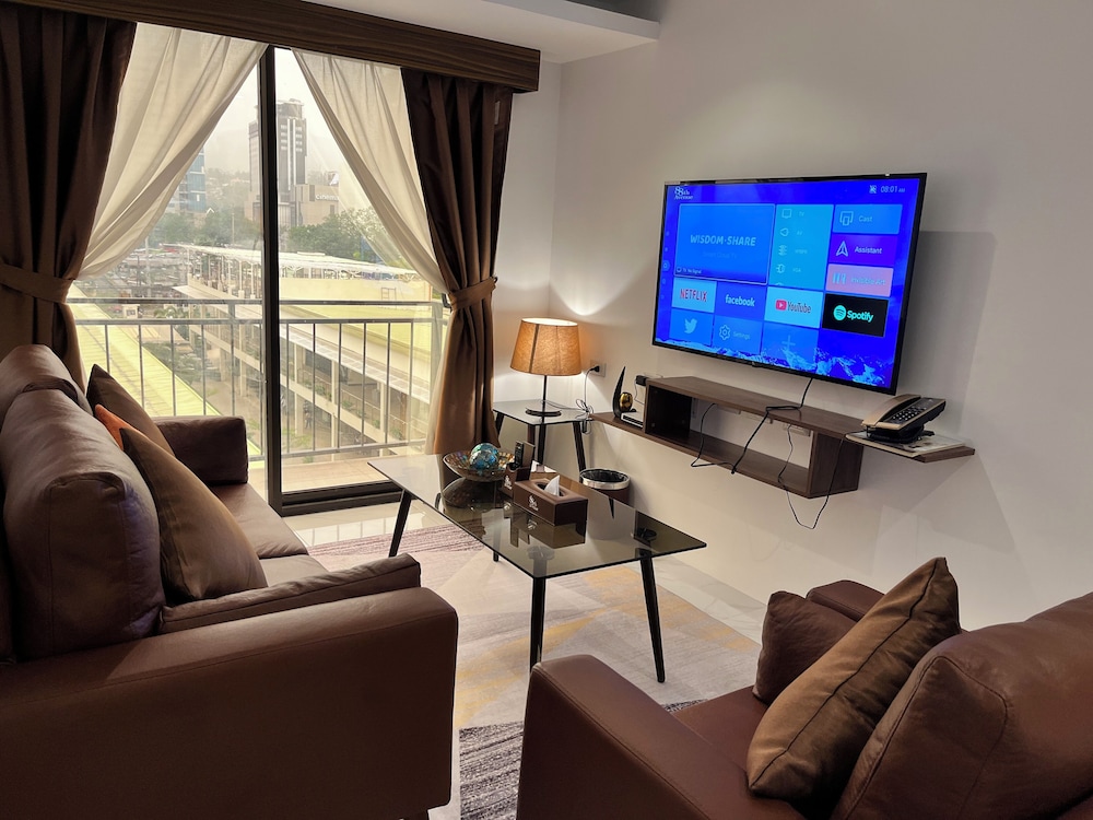Deluxe Suite - Photo 8
