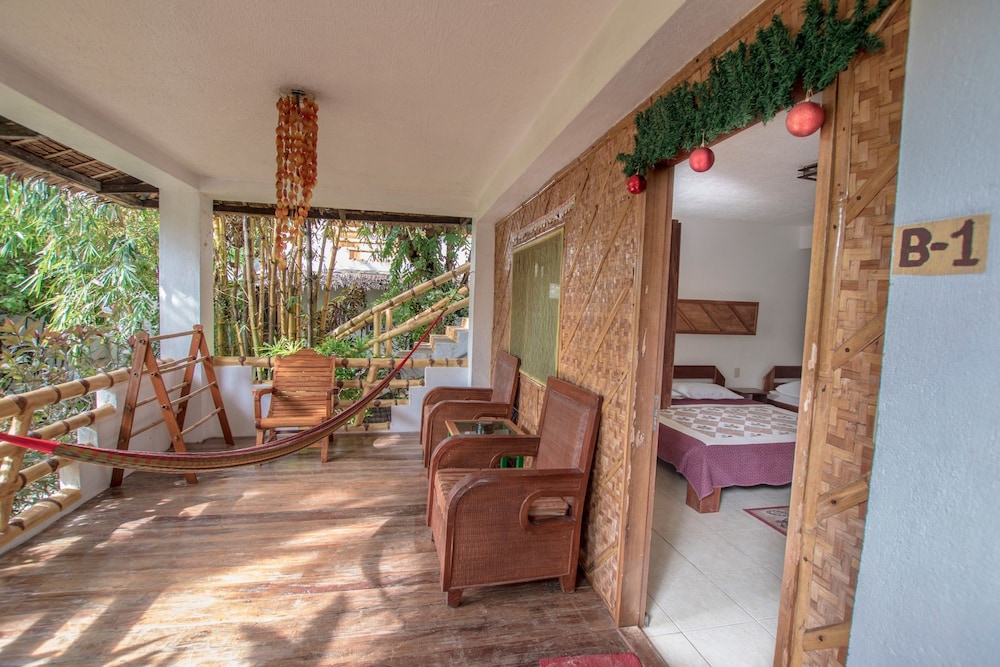 Family Room, Garden View photo 3
