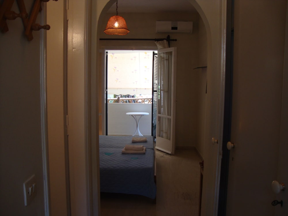 Apartment photo 2