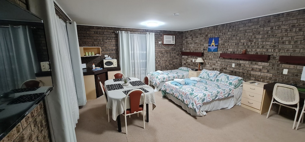 Family Twin Room, Non Smoking, Ground Floor photo 3