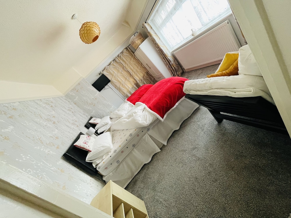 Family Room, Private Bathroom, Mountain View (Room 5) photo 3