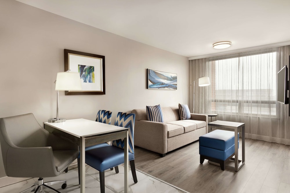 Premium Suite, 1 King Bed - Photo 4