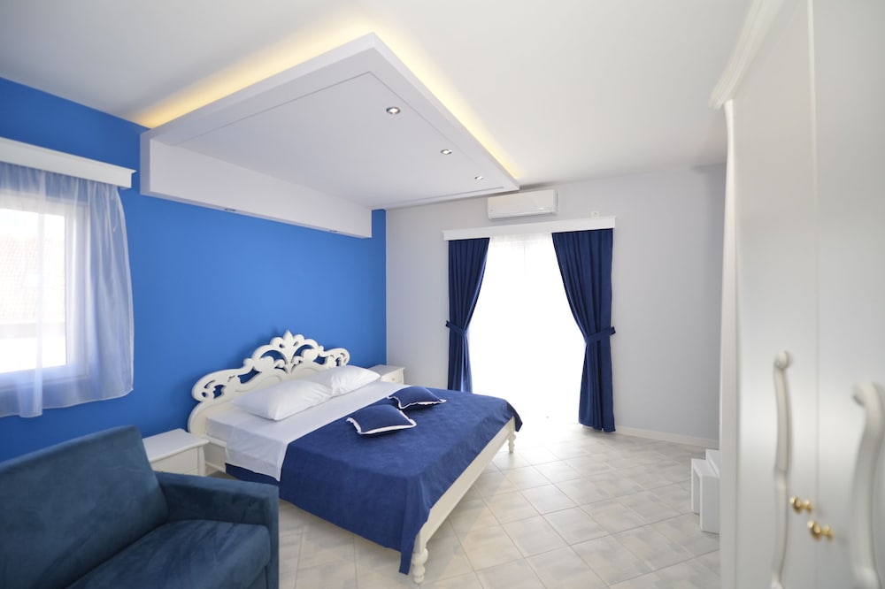 Luxury Apartment, Sea View (Blue)