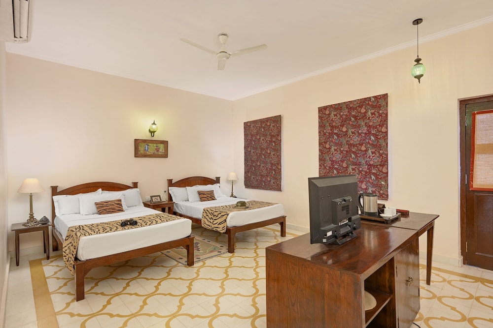 Pool side suite - Photo 14