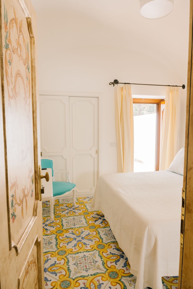 Economy Double or Twin Room (con terrazzino, senza vista) photo 2