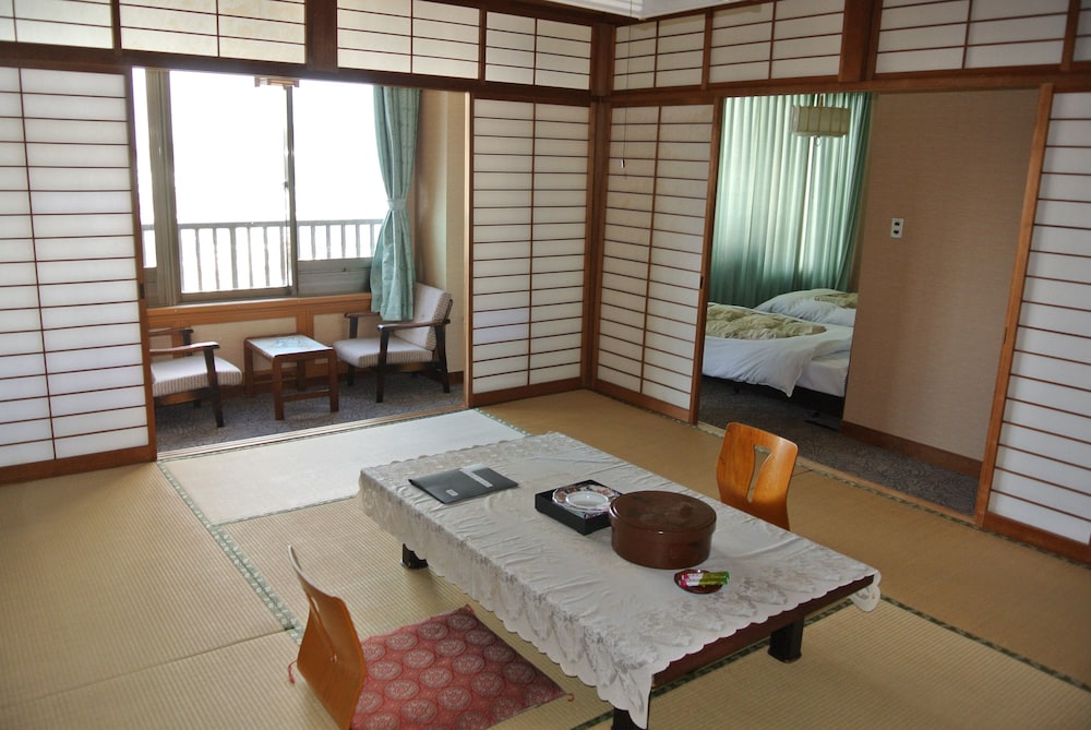 Japanese Western Style Room with Half Board (2 Single Beds + 5 Japanese Futons) photo 3