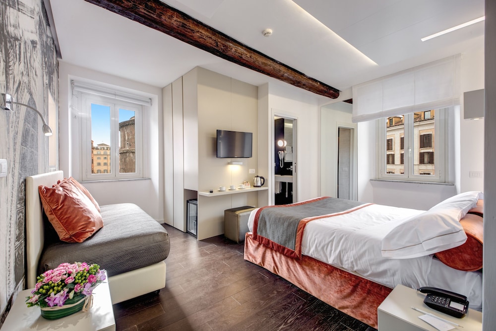 Junior Room (Pantheon View)