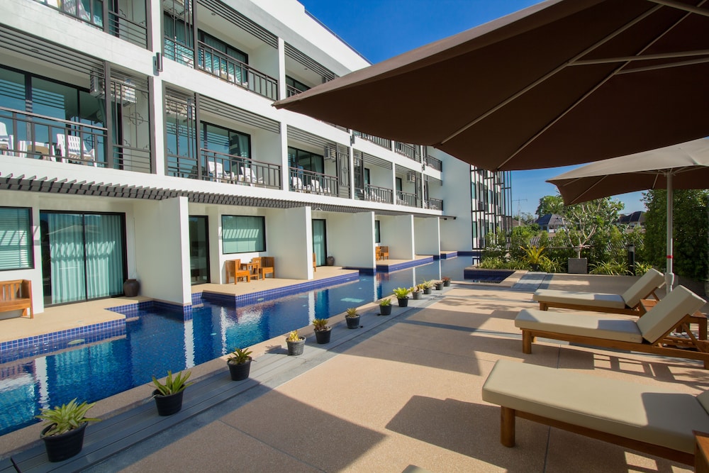 Deluxe Studio Poolside photo 2
