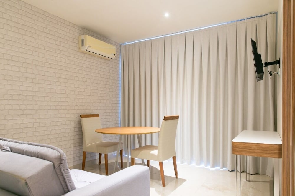 Premium Suite - Photo 6
