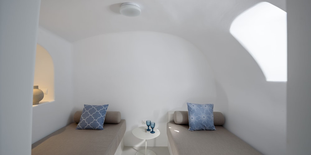 Traditional Villa, 2 Bedrooms, Private Plunge Pool, Caldera View