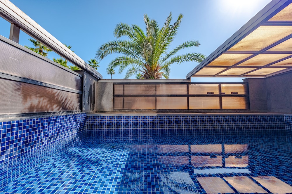 Pool Villa (Free use of Infinity Pool included)